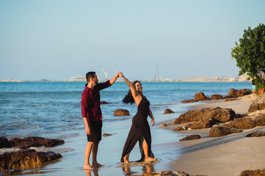 foto de casal na Praia de Meireles, Fortaleza - CE