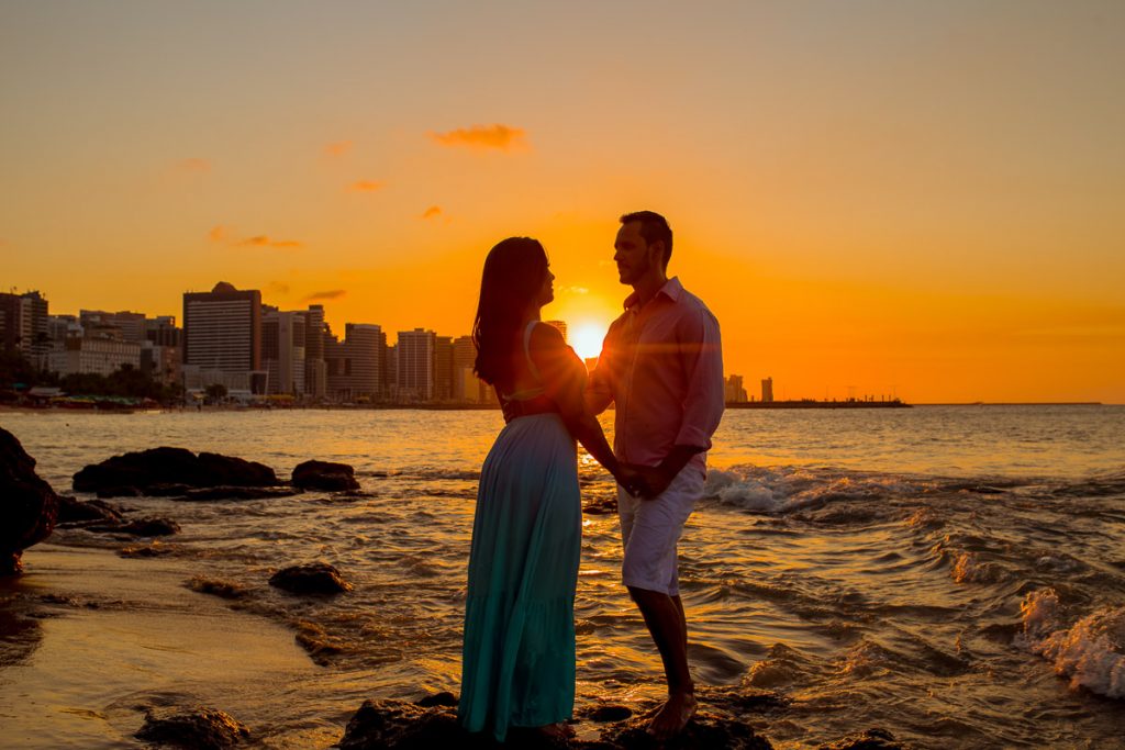 foto de casal, por do sol, na Praia de Meireles, Fortaleza - CE