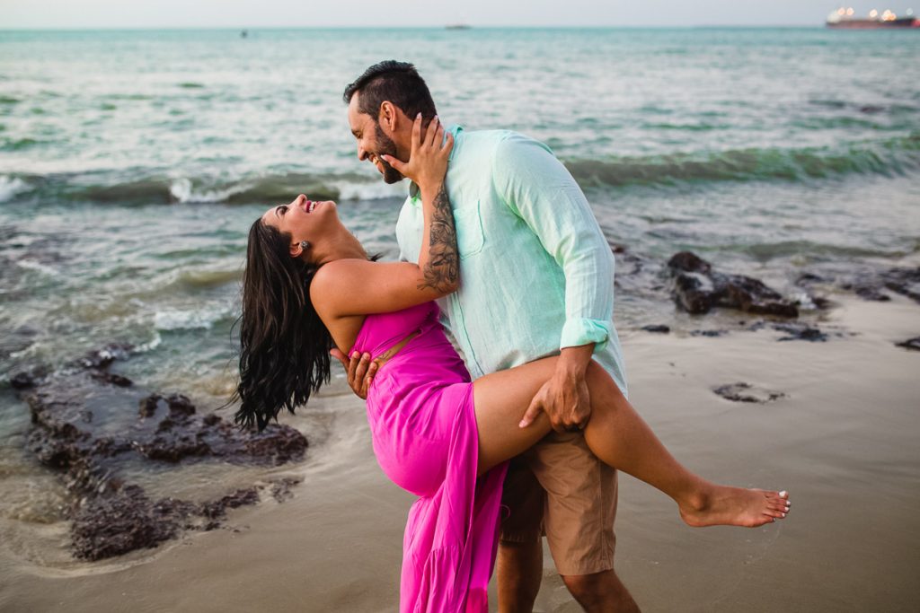 foto de casal na Praia de Meireles, Fortaleza - CE